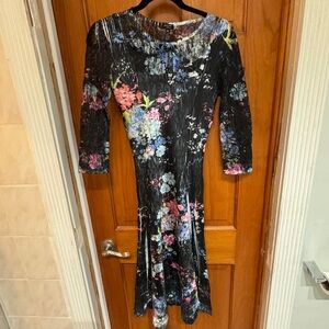 Komarov 3/4 sleeve black floral crinkle dress with lace